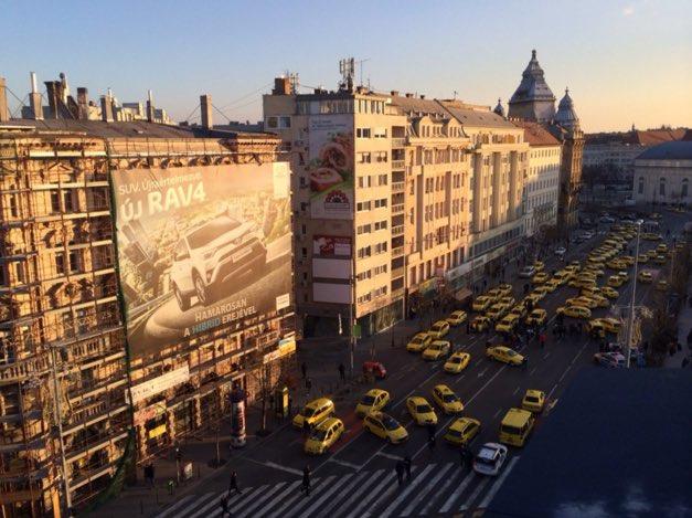 taxis budapest.jpg