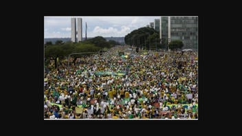 Fact Check: Photo Does NOT Show 1,000s Protesting Alleged Voter Fraud In Brazil's 2022 Presidential Elections