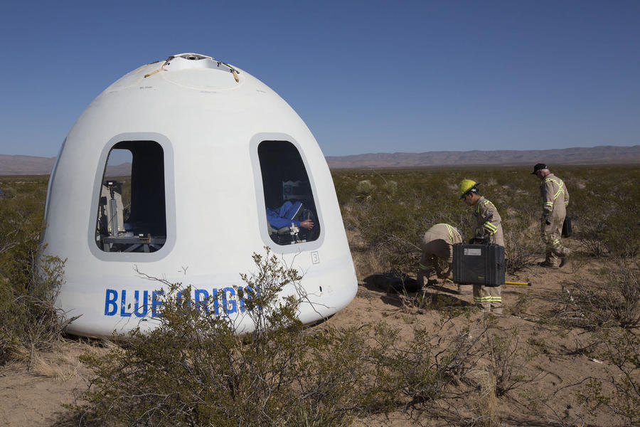 BlueOrigin_NewShepard_M7_CrewCapsuleLanding1.jpg