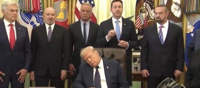 HGrIqg3XAAAb3Tr.jpeg