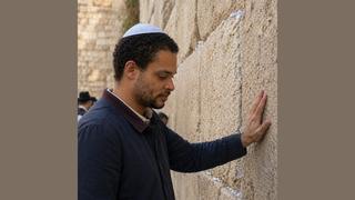 Fact Check: NO EVIDENCE Image Of Man At Western Wall Shows Cole Tomas Allen