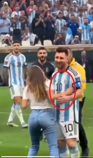 Messiback10.png
