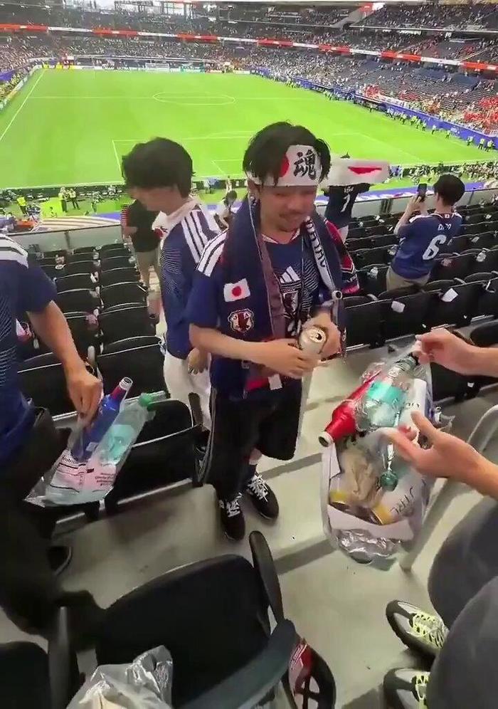japanfansthumbnail.jpg