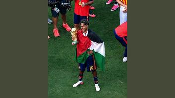 Fact Check: FAKE Photo Shows Lamine Yamal Draped In The Palestine Flag, Holding World Cup Trophy