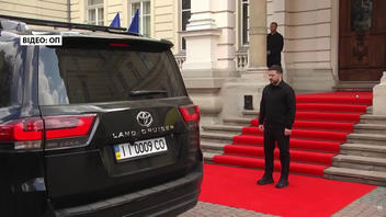 Fact Check: Edited Video Does NOT Prove Sweden's King Refused To Shake Zelenskyy's Hand