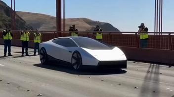 Fact Check: FAKE Video of Tesla Roadster Jumping Off Golden Gate Bridge Is AI-Generated -- Digital Aerobatics